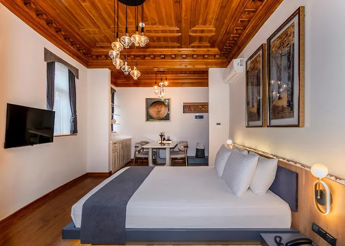 Lemira Pera & Luxery