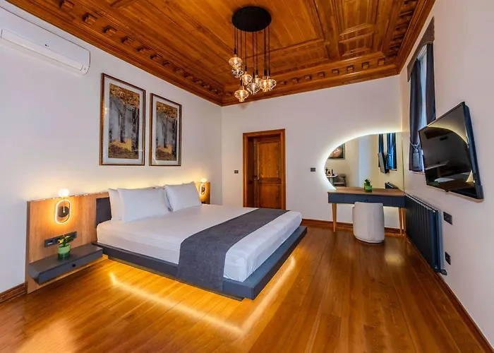 Lemira Pera & Luxery