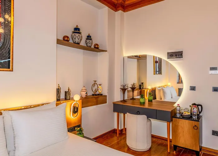 Lemira Pera & Luxery *